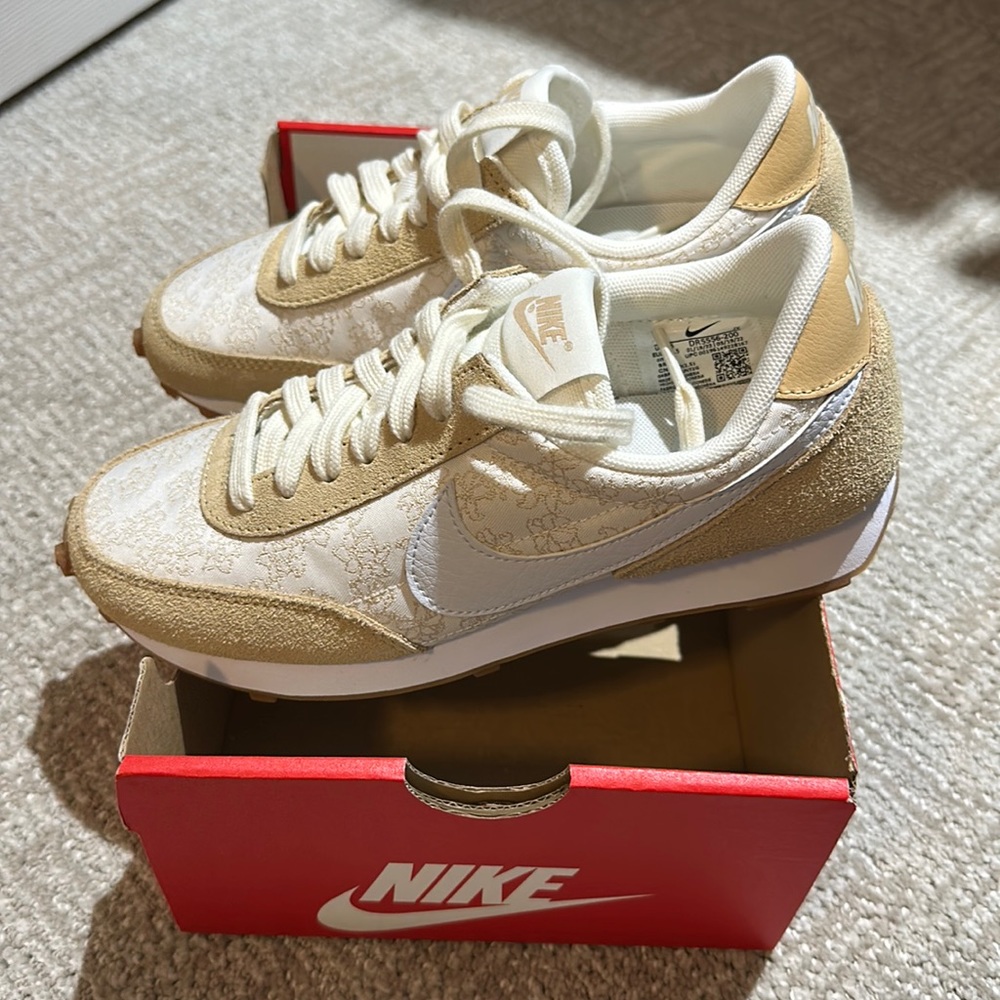 Nike shoes nwt